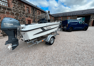 NEW YAMARIN 46 SIDE CONSOLE WITH YAMAHA 50HP ENGINE AND INDESPENSION TRAILER